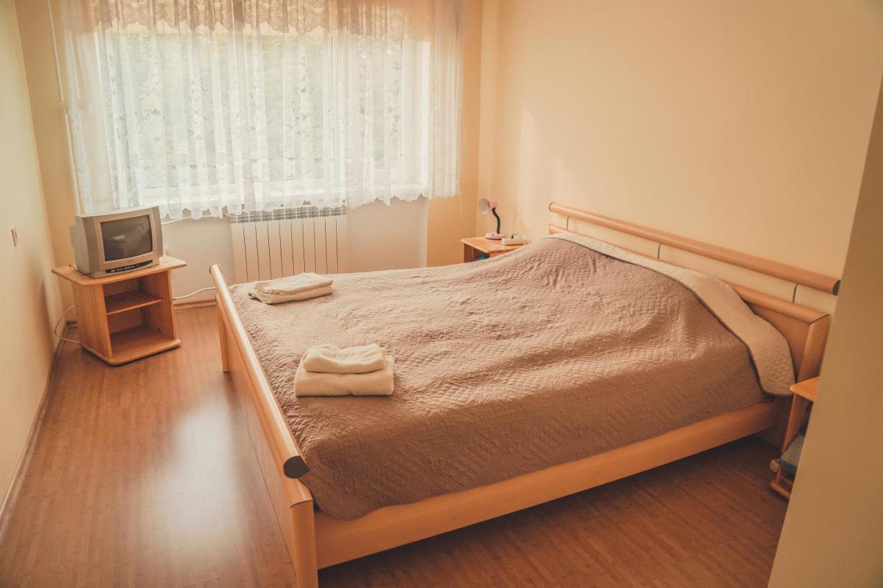 Hostel Nele Johvi Bagian luar foto