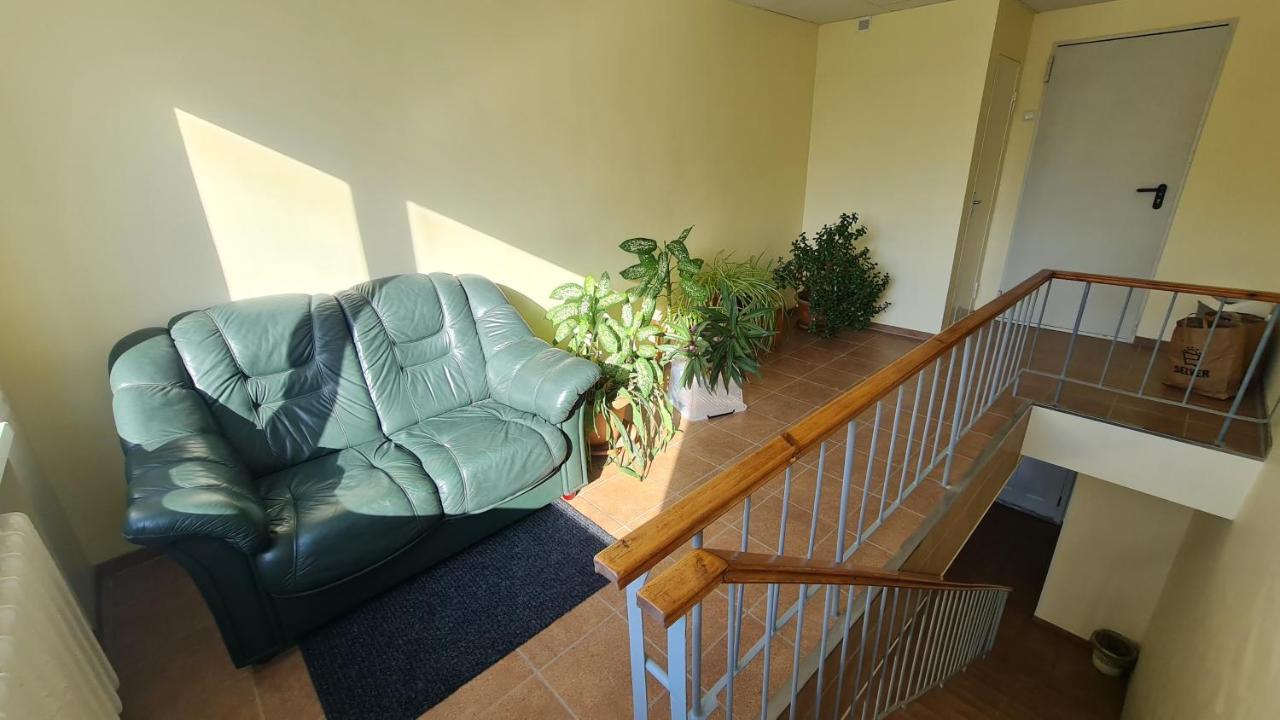 Hostel Nele Johvi Bagian luar foto