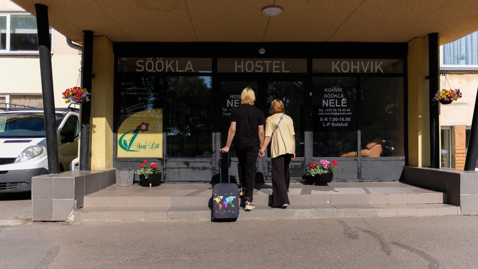 Hostel Nele Johvi Bagian luar foto
